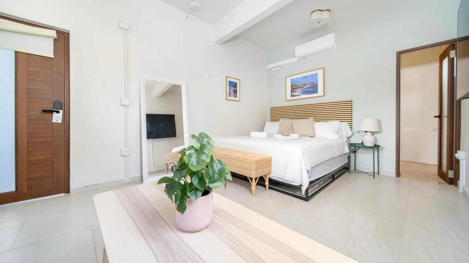 Room 16 Grand King Suite With Desk & Sofa Bed San Juan